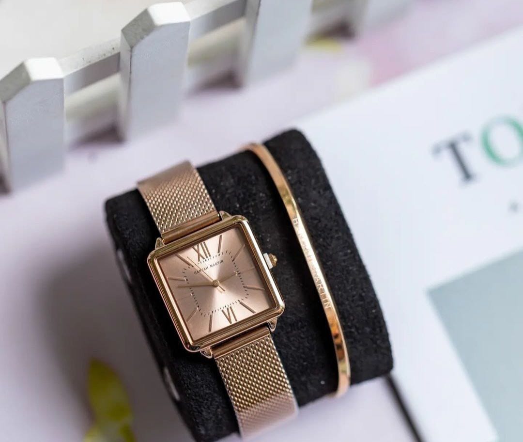 Hot Selling Women Quartz Movement HANNAH MARTIN 1082 Green Dial Roman Square Watches Stainless Steel Case Women Ladies Watches