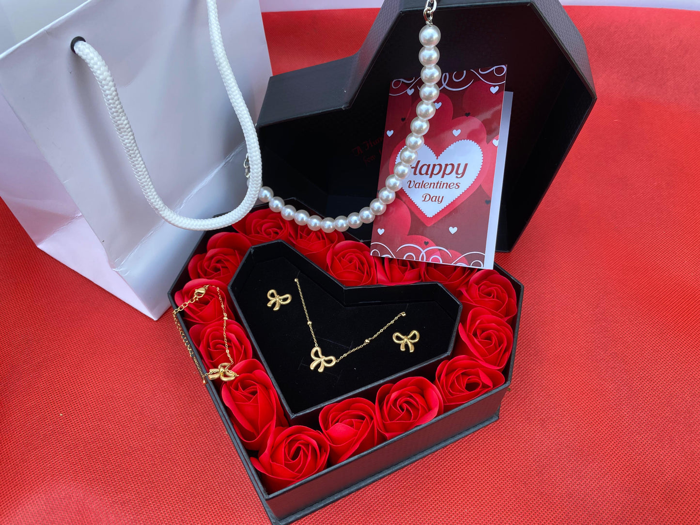 Ladies Valentine’s 'I Love You' Gift Set – Necklace, Earrings & Roses