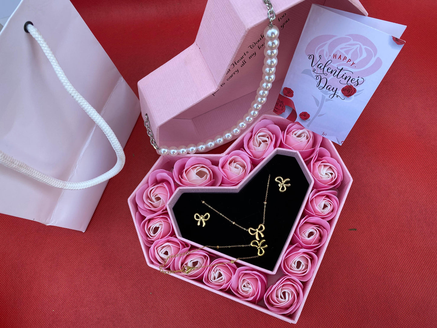 Ladies Valentine’s 'I Love You' Gift Set – Necklace, Earrings & Roses