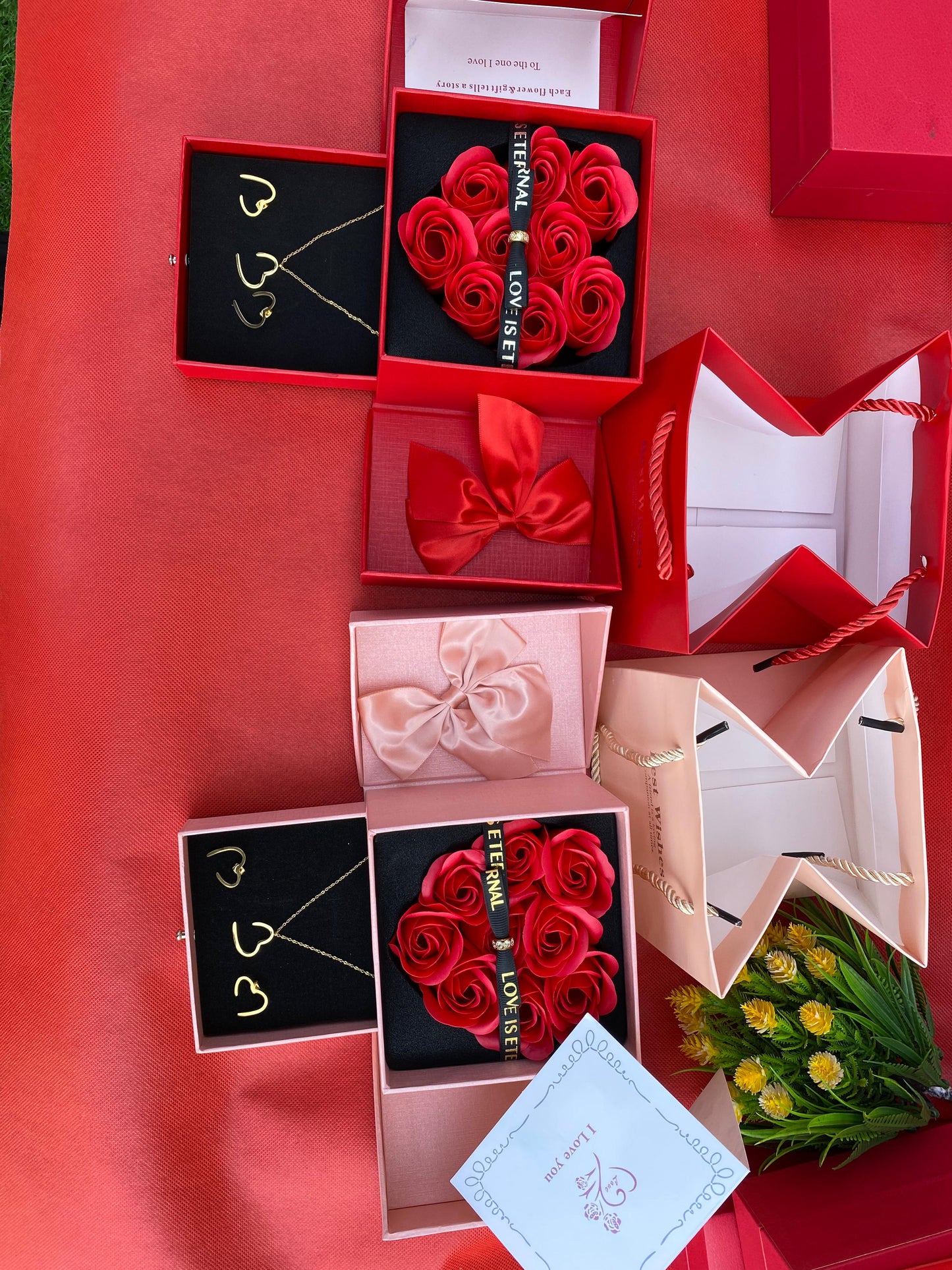 Ladies Valentine’s 'I Love You' Gift Set – Necklace, Earrings & Roses