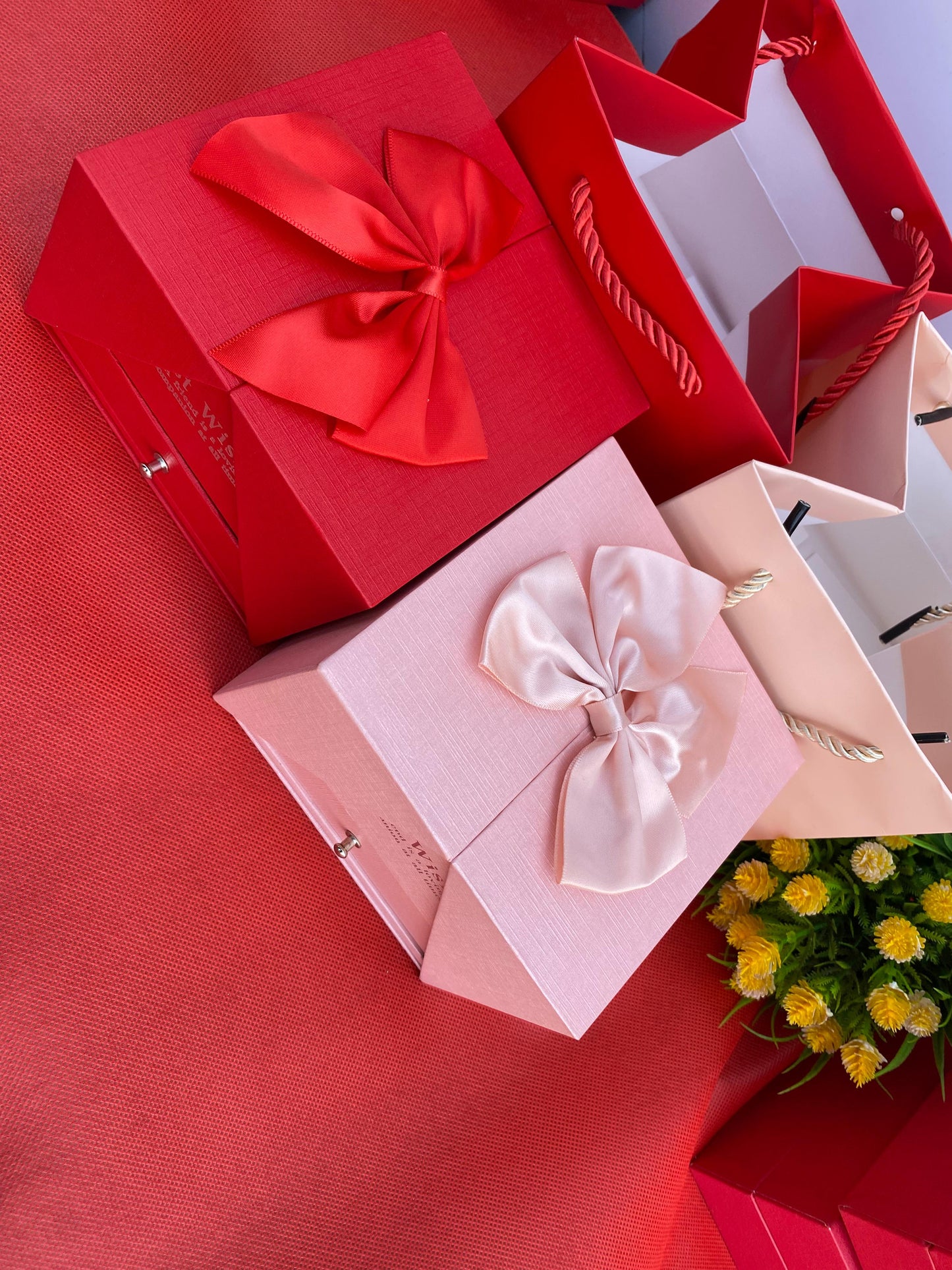 Ladies Valentine’s 'I Love You' Gift Set – Necklace, Earrings & Roses