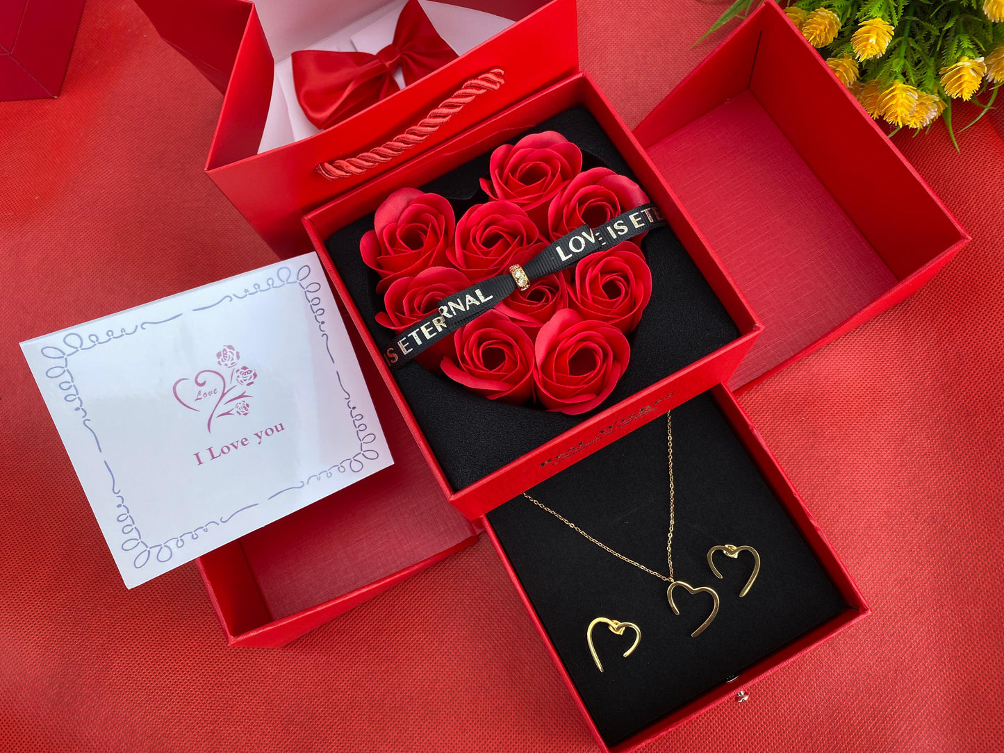 Ladies Valentine’s 'I Love You' Gift Set – Necklace, Earrings & Roses
