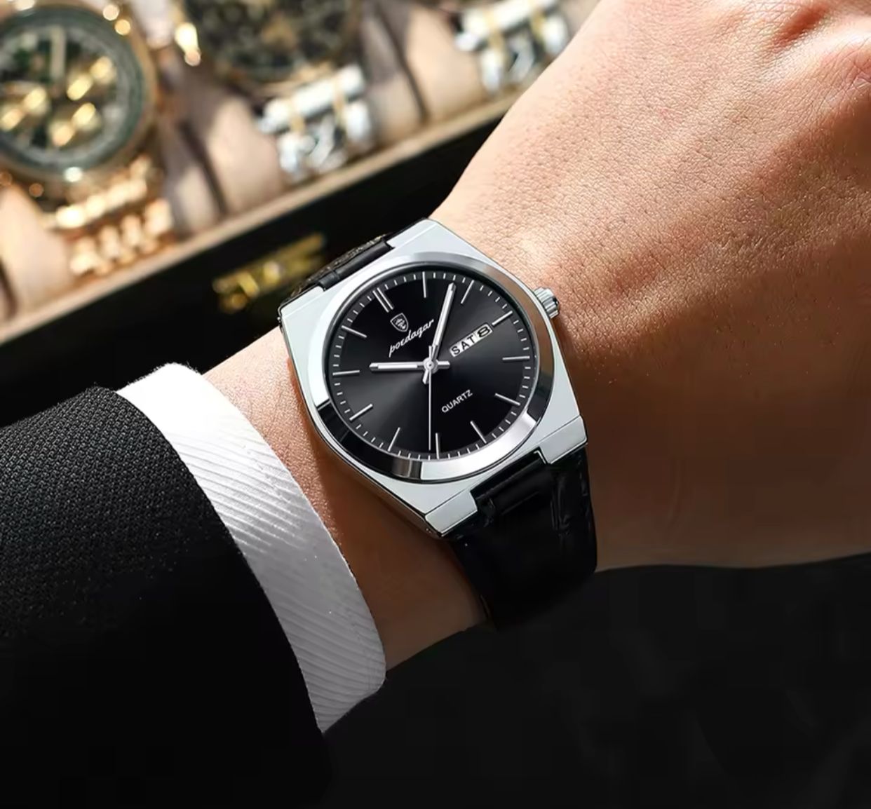 2025 POEDAGAR 930 Mens New Luxury Watch Waterproof Luminous Date Week Leather Strap Watch Casual Men's Quartz Watches
