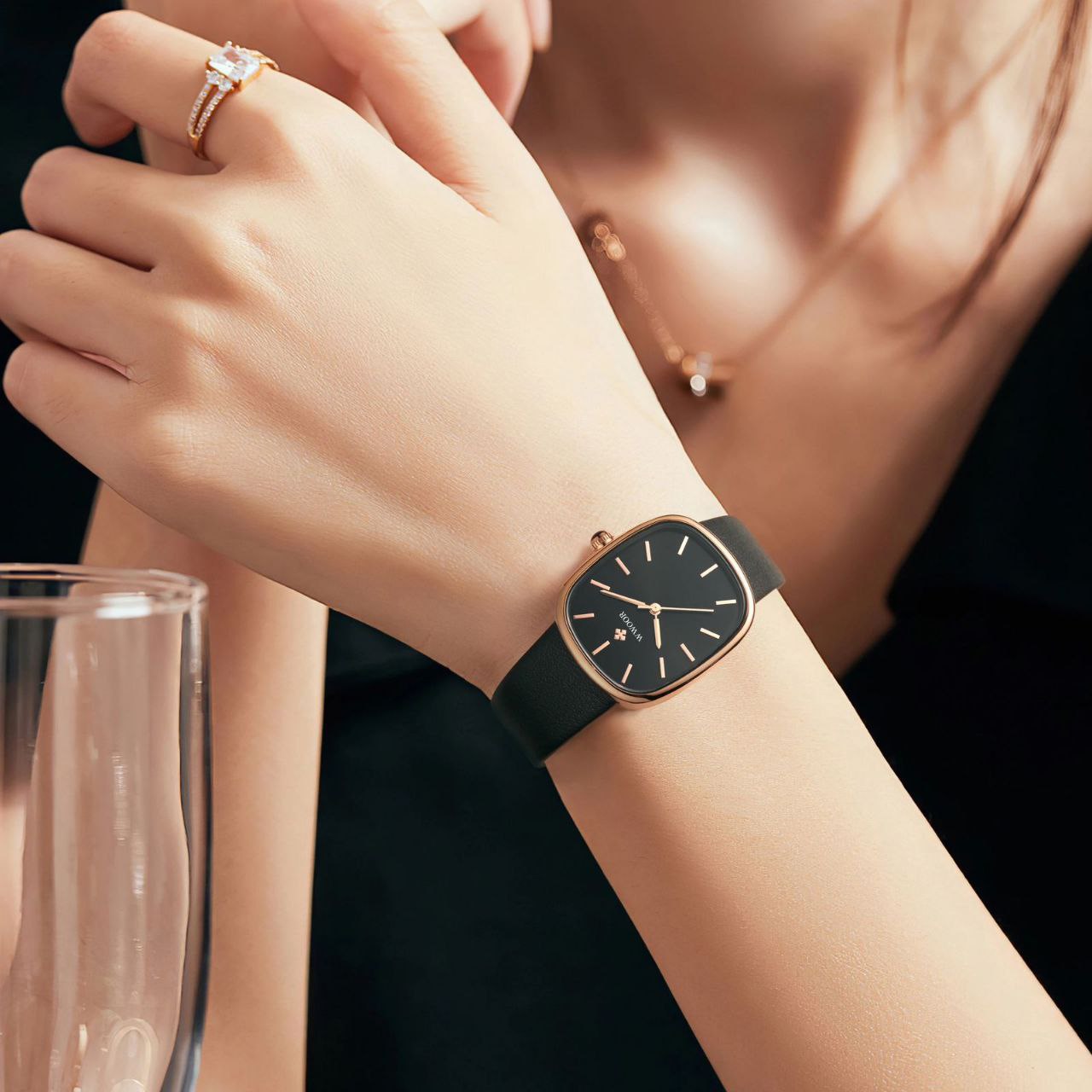 WWOOR 8881 Original Ladies Wrist Watches Classics Leather Strap Waterproof Luxury Fashion Brand Watch Elegant Quartz Watches